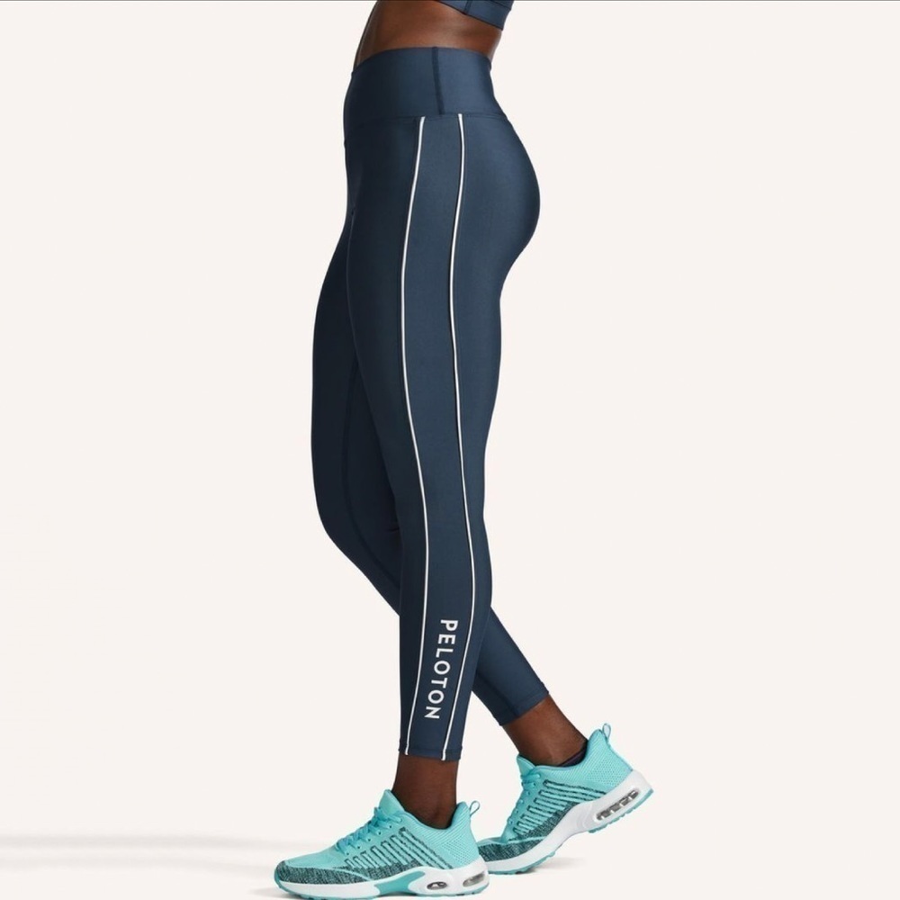 NWT Peloton Show Up Tuxedo Stripe High Rise Leggings Blue/White